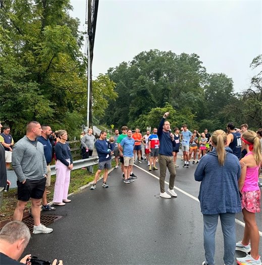 Mayor Perry addresses the crowd