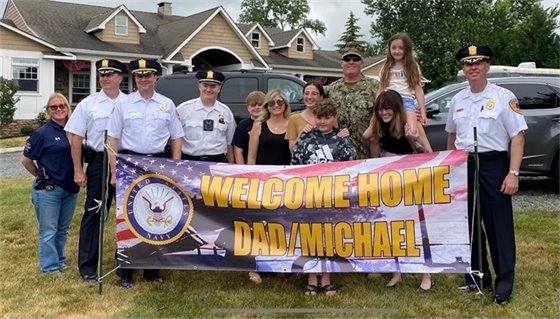 Group photo of MTPD officers with Sgt. Michael Allen and his family